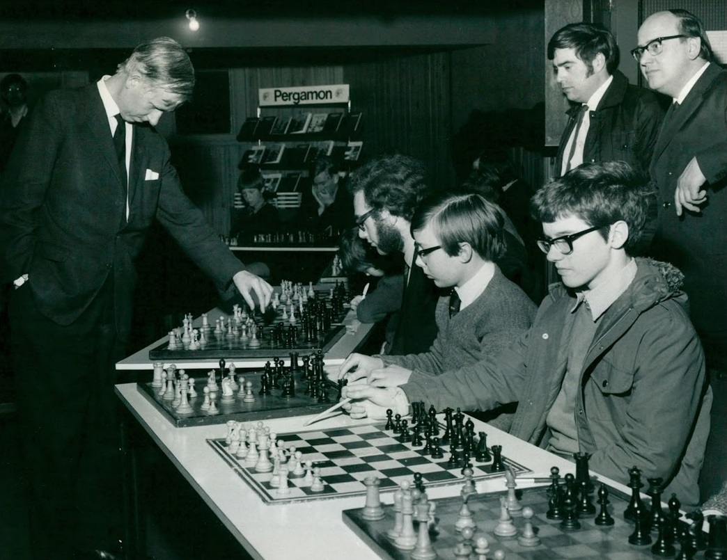 Rare Mikhail Tal Chess Games: Tal at the Reykjavik Student Olympiad 1957 -  Round 2 - USSR vs Finland 