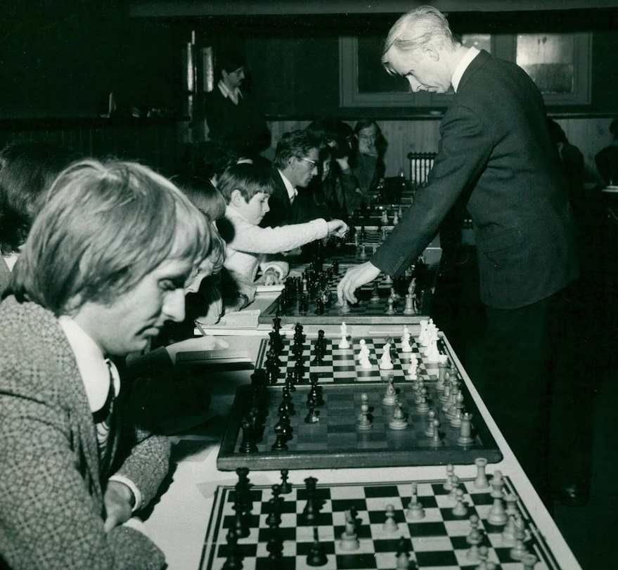 Rare Mikhail Tal Chess Games: Tal at the Reykjavik Student Olympiad 1957 -  Round 2 - USSR vs Finland 