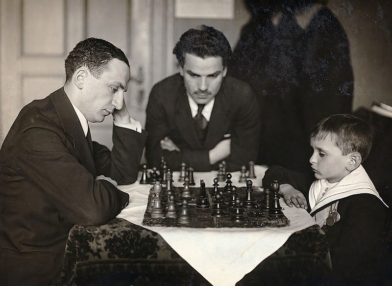 Samuel Reshevsky, age 8, defeating several chess masters at once