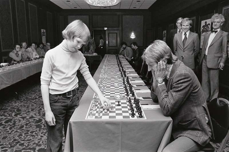 Nigel Short and Susan Polgar at war